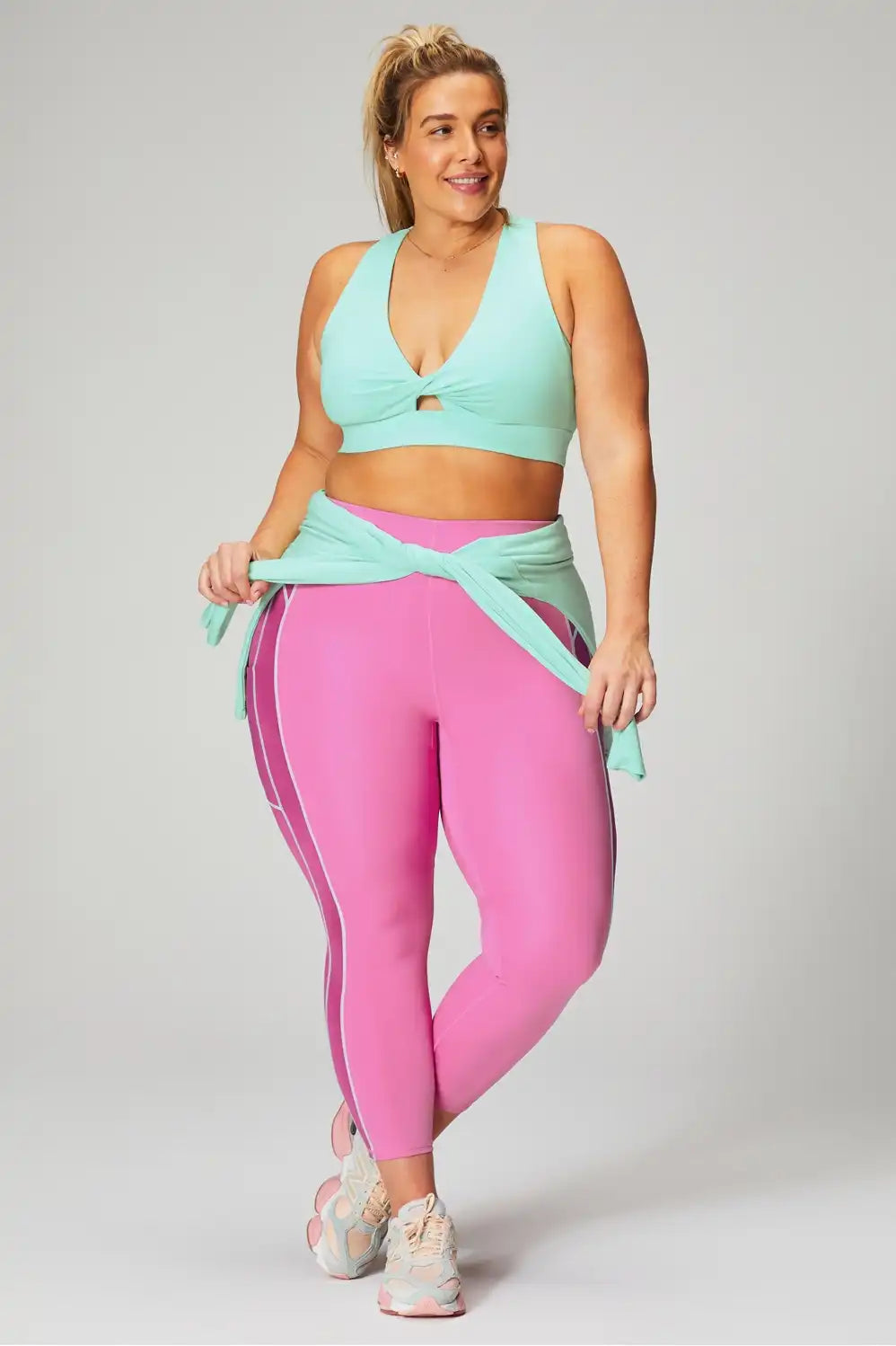 Oasis Twist Sports Bra