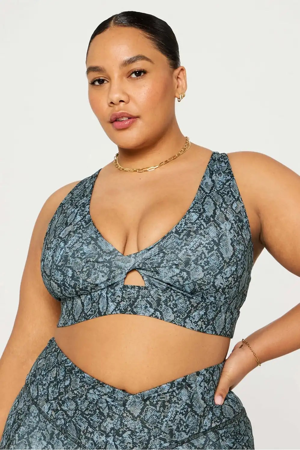 Oasis Twist Medium Impact Sports Bra