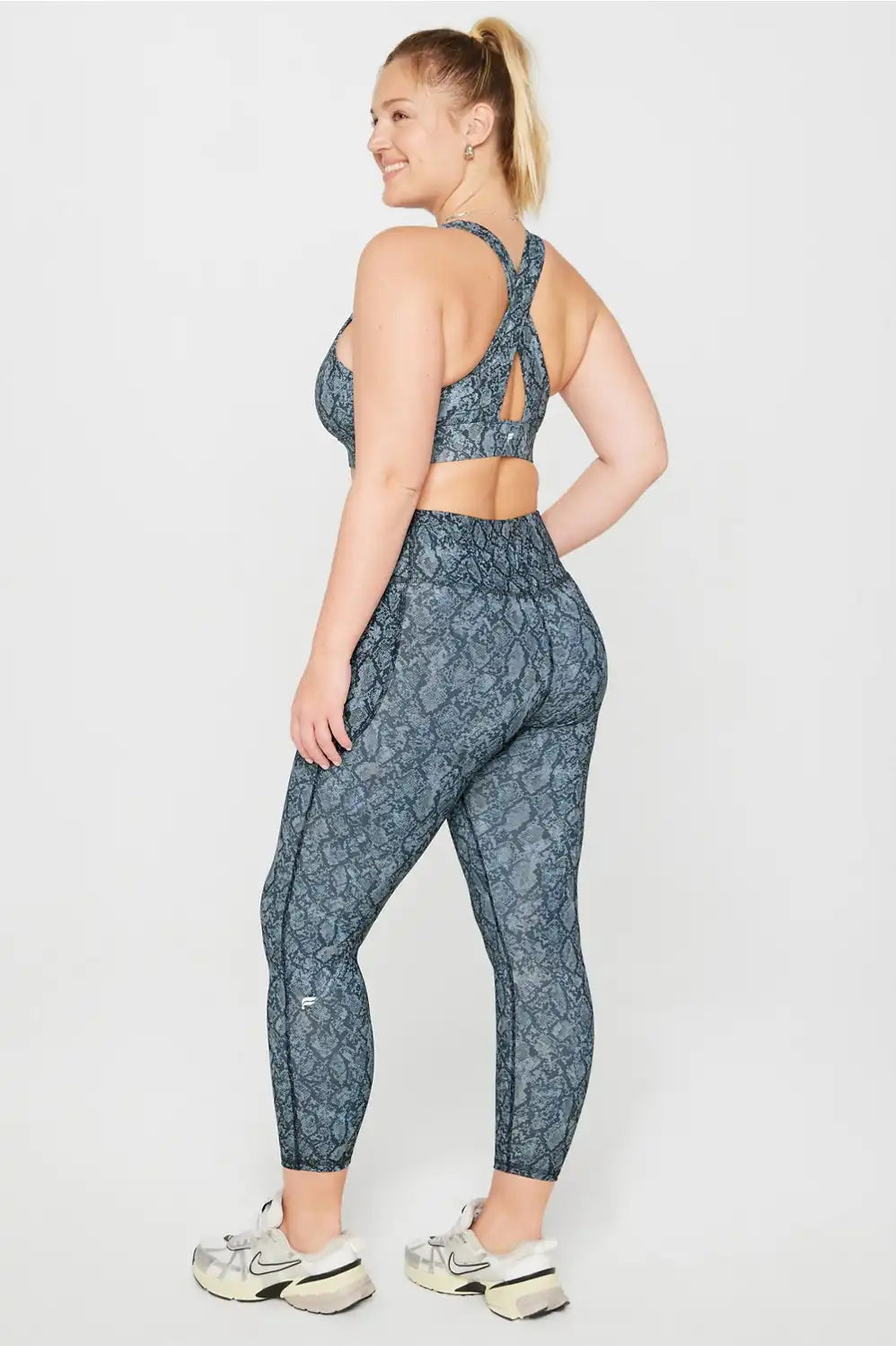 Oasis Twist Medium Impact Sports Bra
