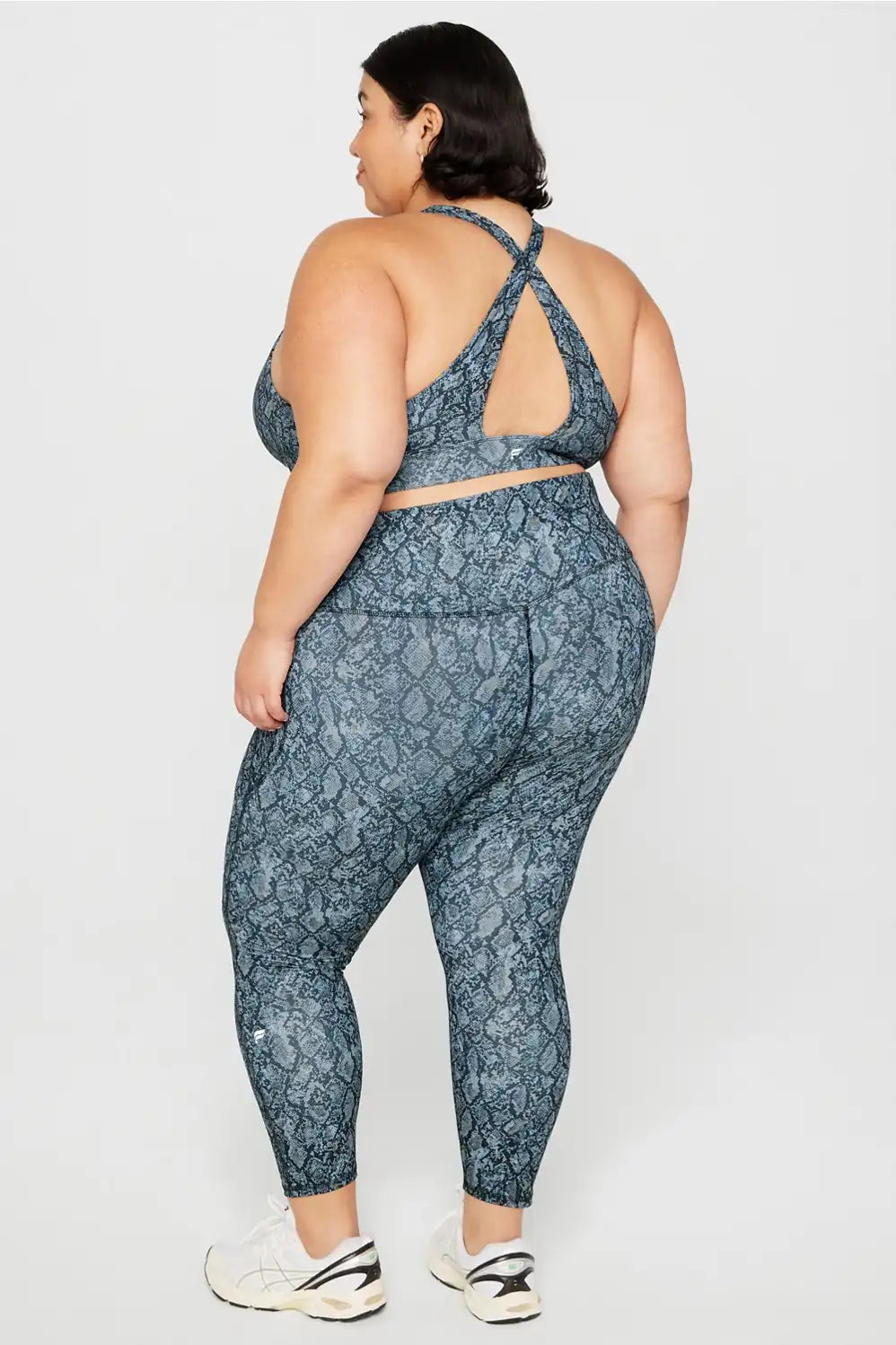 Oasis Twist Medium Impact Sports Bra