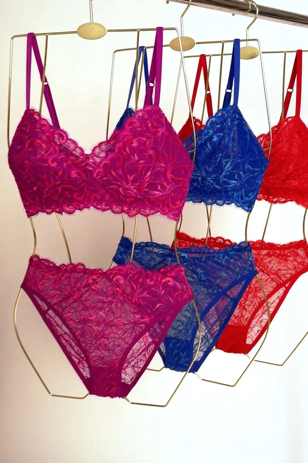 Smoothing Lace Mid Rise Brief