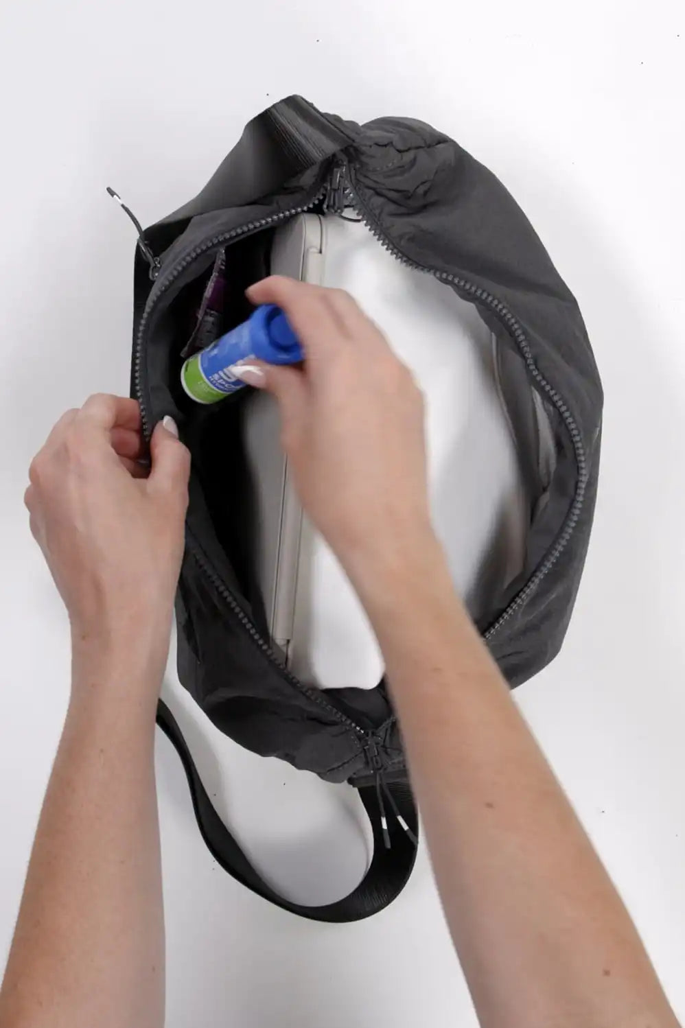 The Large Sling Bag Crinkle