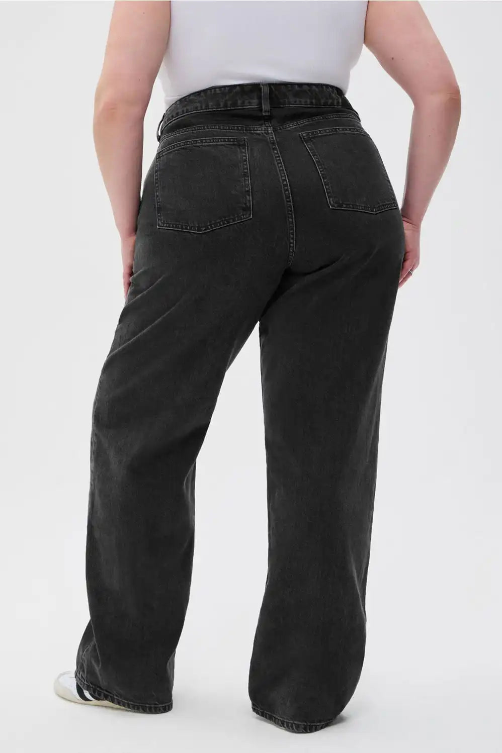 Mid Rise Baggy Jean
