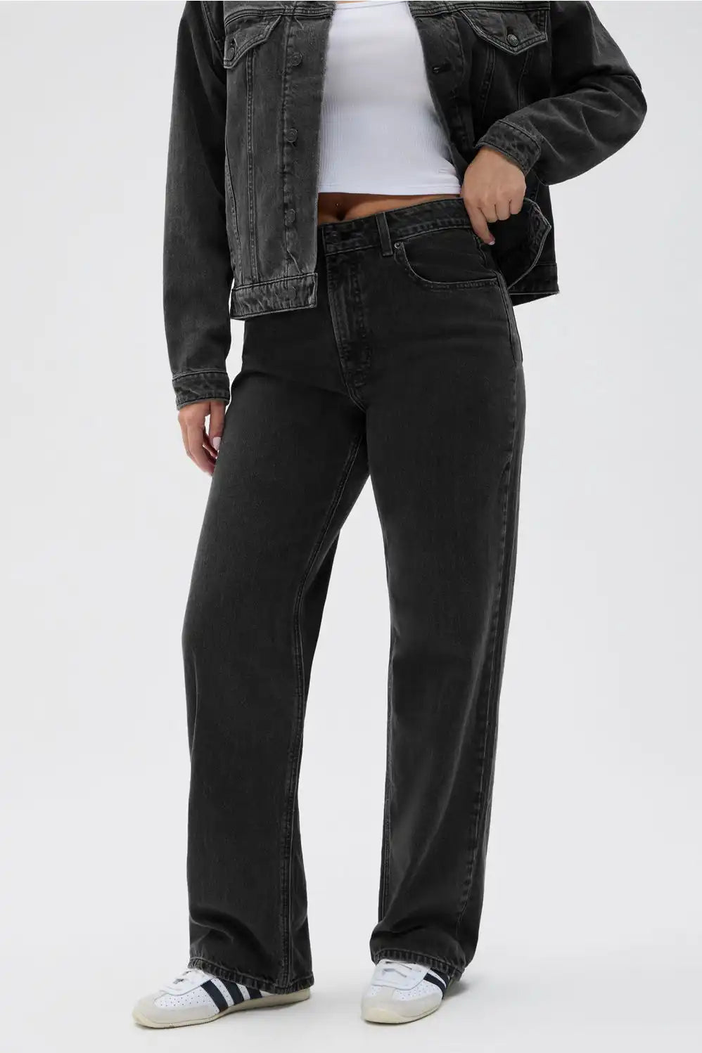 Mid Rise Baggy Jean
