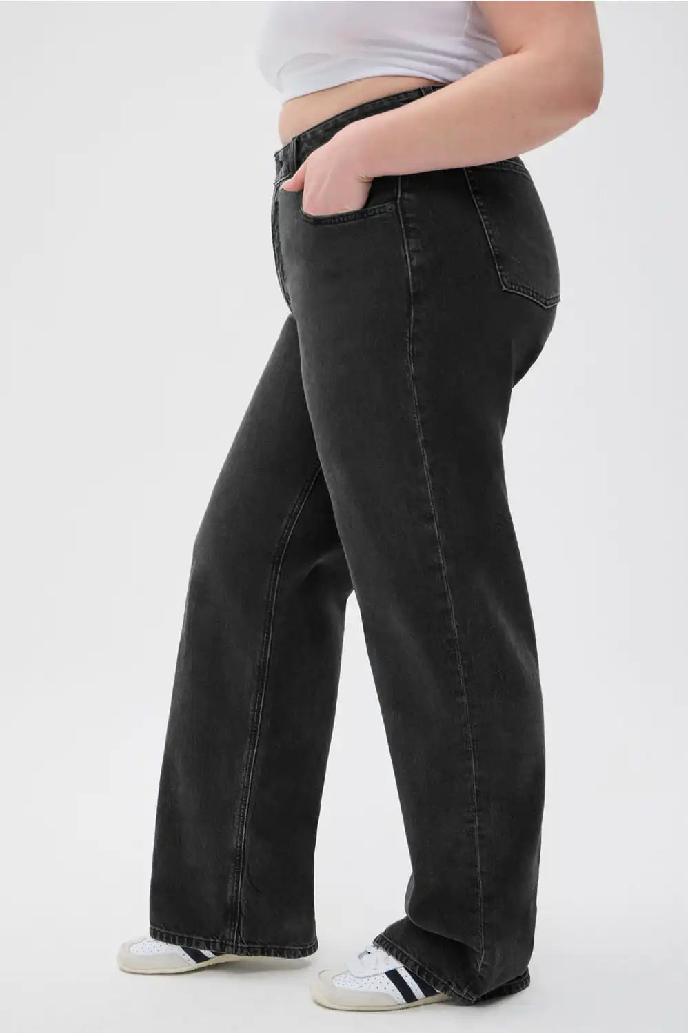 Mid Rise Baggy Jean