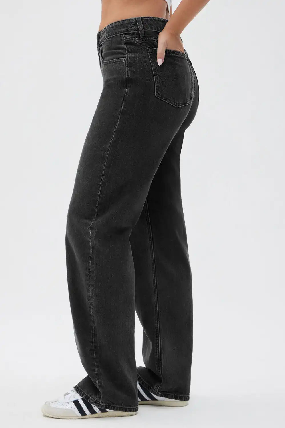 Mid Rise Baggy Jean