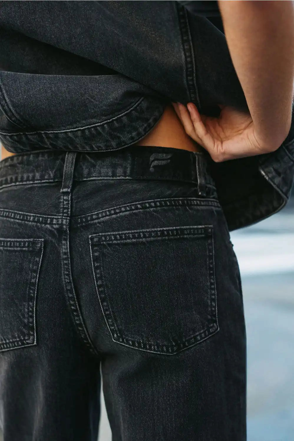 Mid Rise Baggy Jean