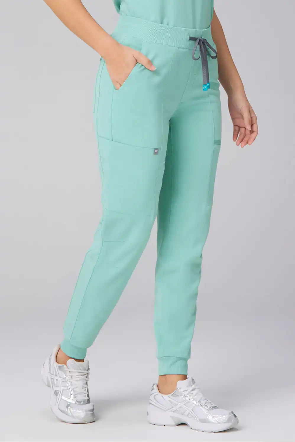 Evolve 3-Pocket Top + Mid-Rise On-Call Scrub Jogger
