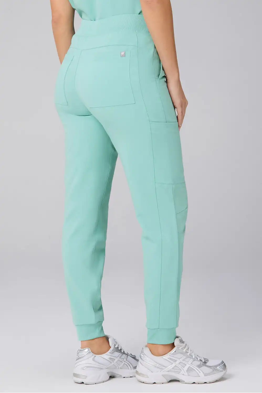 Evolve 3-Pocket Top + Mid-Rise On-Call Scrub Jogger