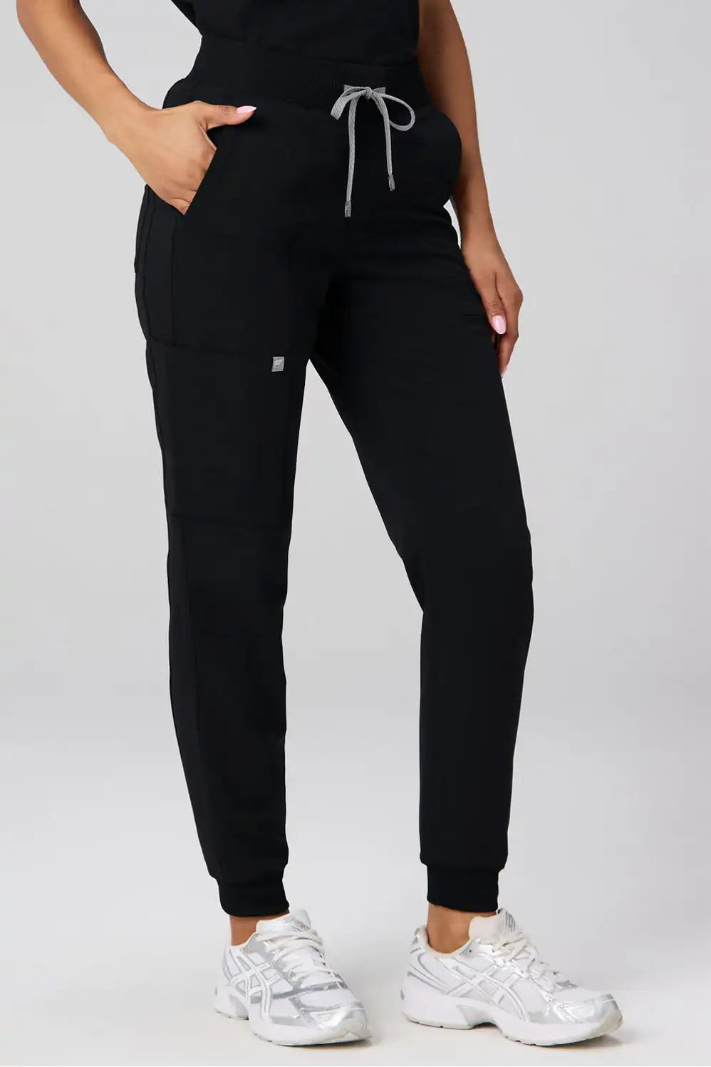 Evolve Oversized Scrub Top (Reflective) + Mid-Rise On-Call Scrub Jogger