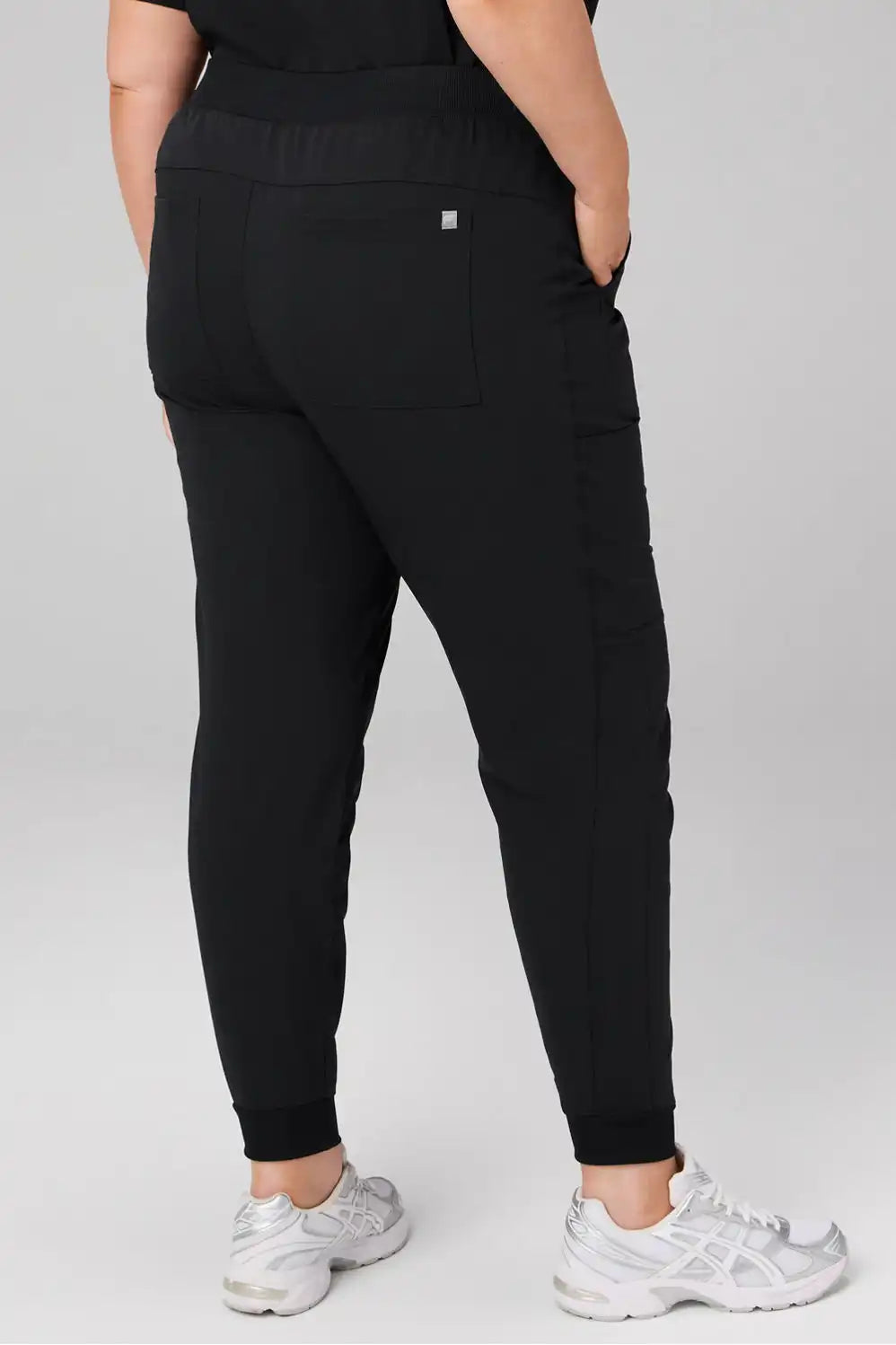Evolve Oversized Scrub Top (Reflective) + Mid-Rise On-Call Scrub Jogger