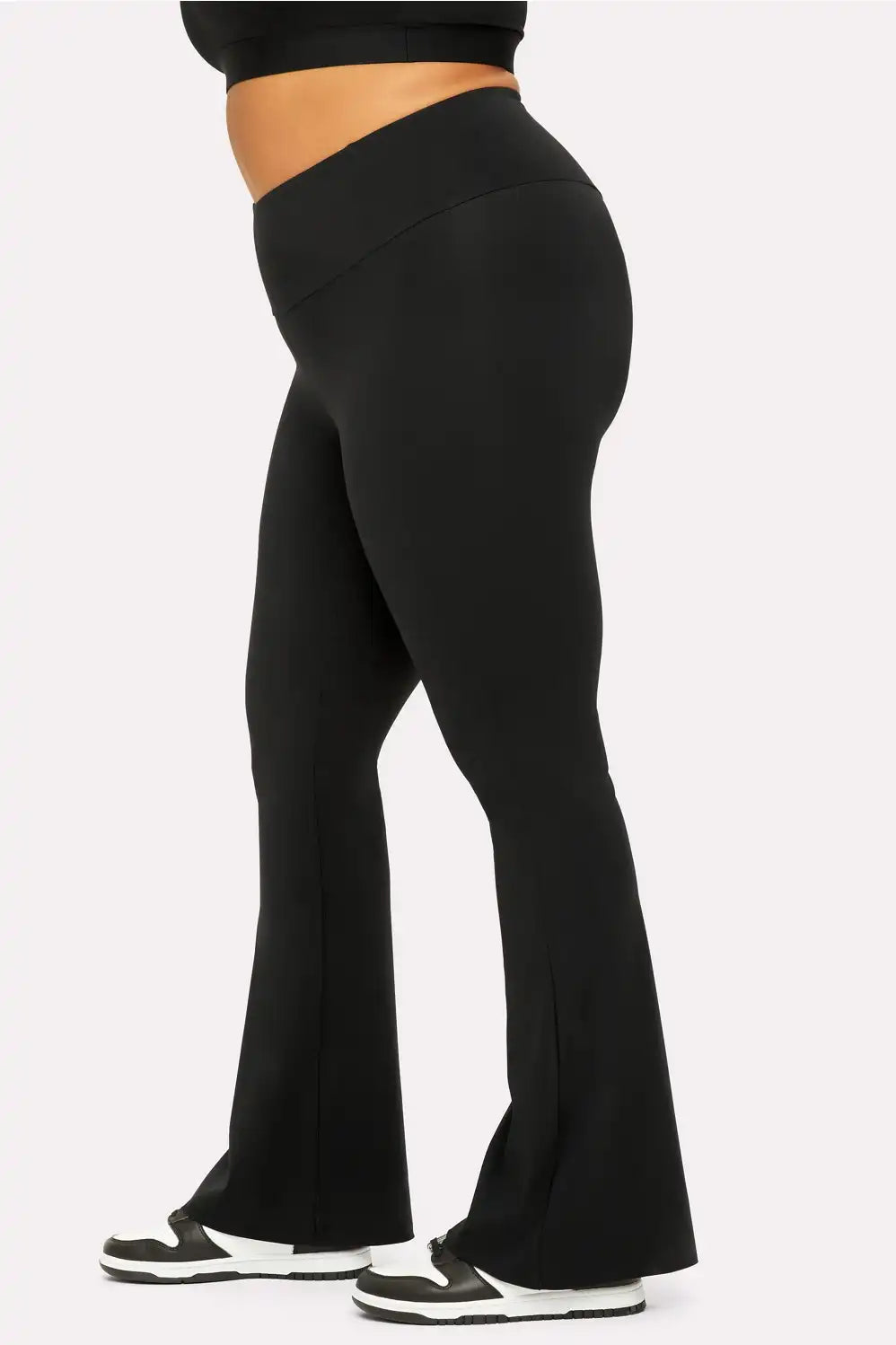 Ultra-Smooth Flare Legging