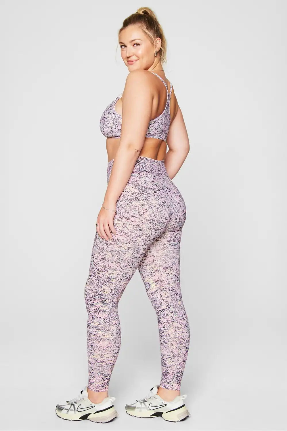 Sleek Seamless High-Waisted Legging