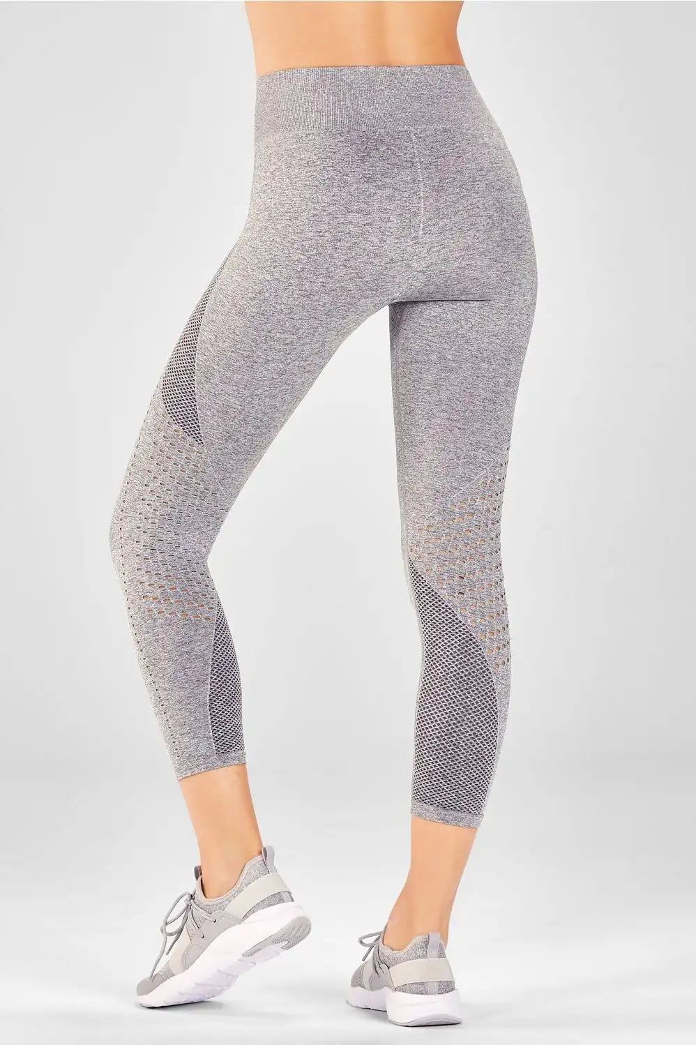 Mid-Rise Seamless Dot Capri Main image