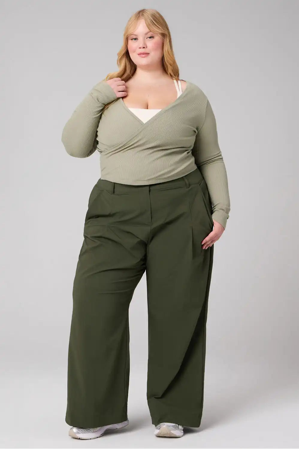 Everyday Wide Leg Mid-Rise Trouser