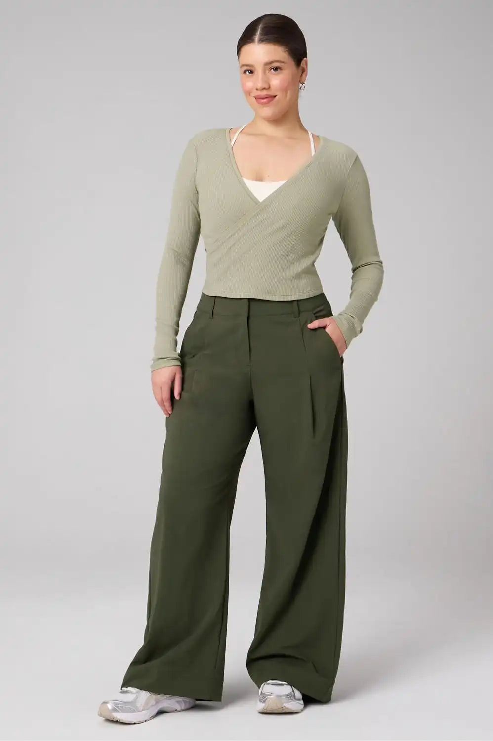 Everyday Wide Leg Mid-Rise Trouser Secondary image