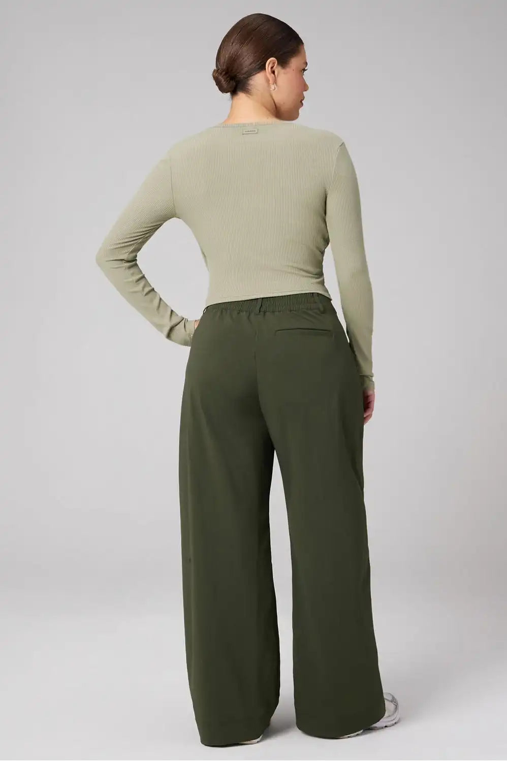 Everyday Wide Leg Mid-Rise Trouser