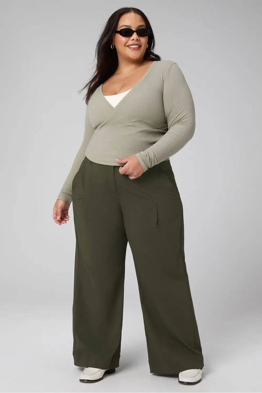 Everyday Wide Leg Mid-Rise Trouser
