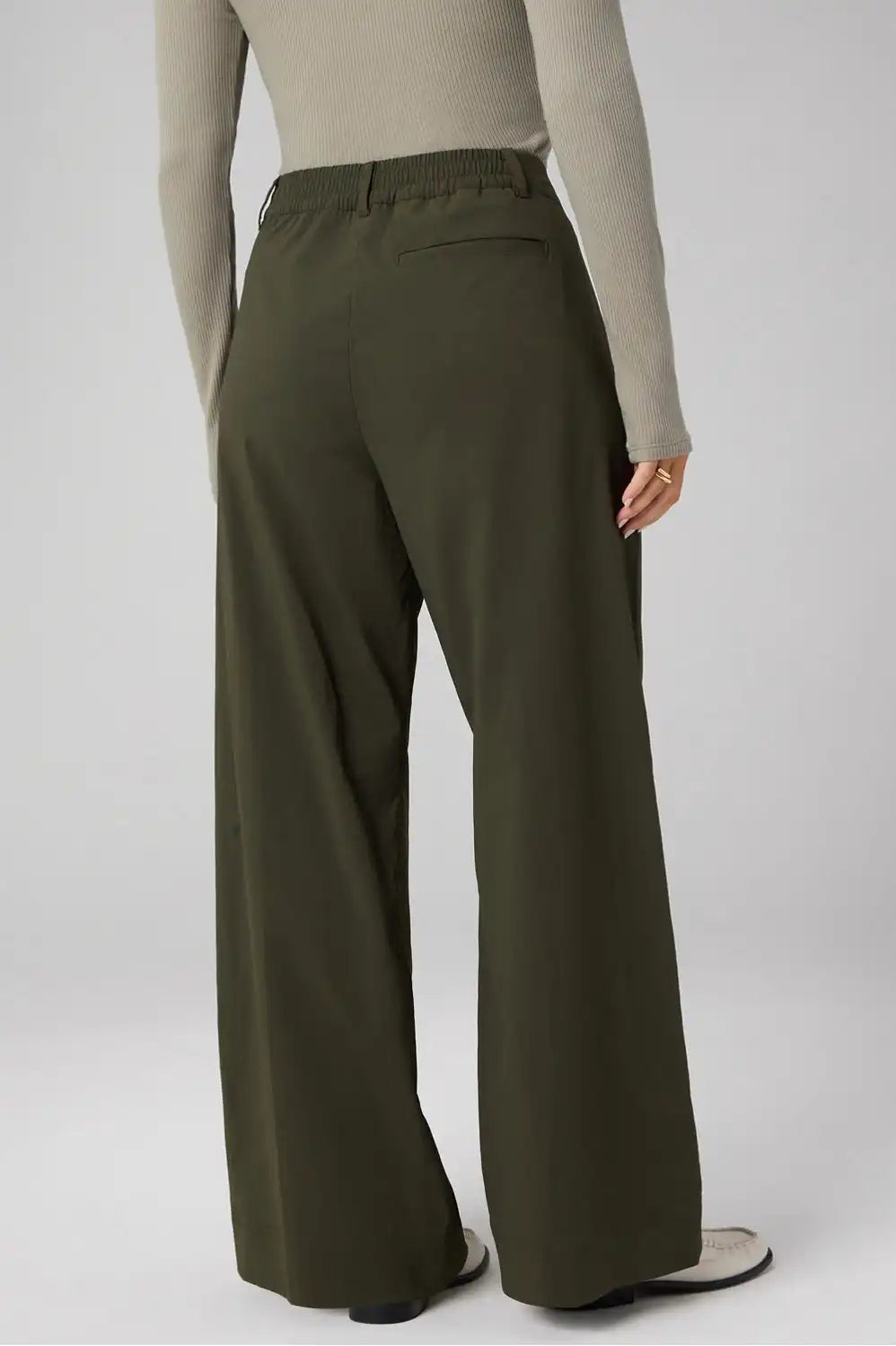 Everyday Wide Leg Mid-Rise Trouser
