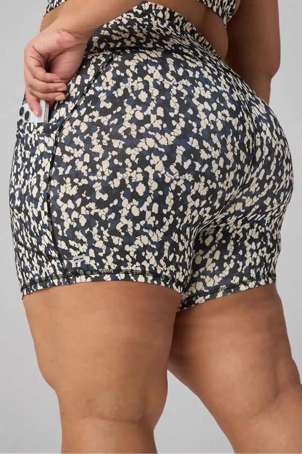 On-The-Go High-Waisted Short 6"