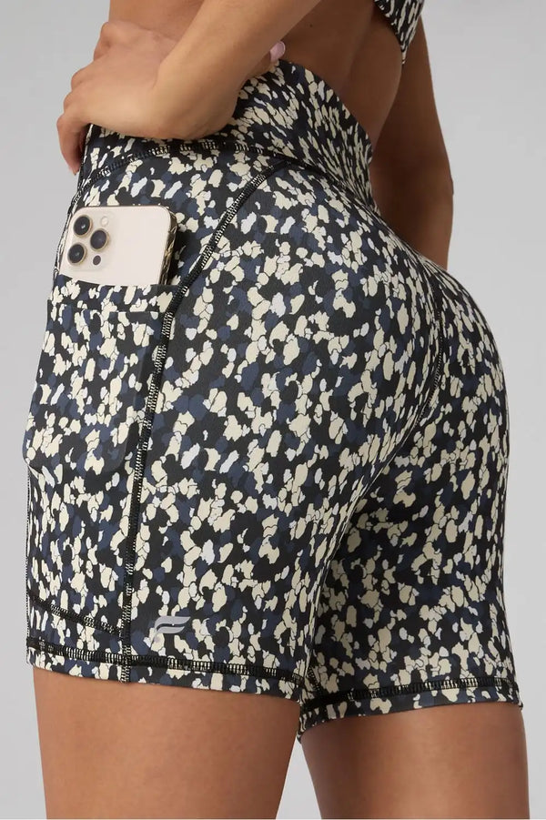 On-The-Go High-Waisted Short 6"