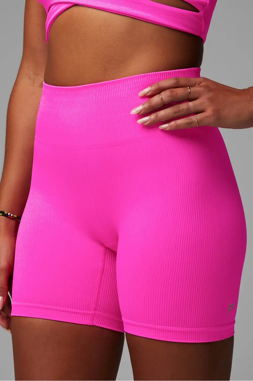 Seamless High-Waisted 6'' Short Secondary image