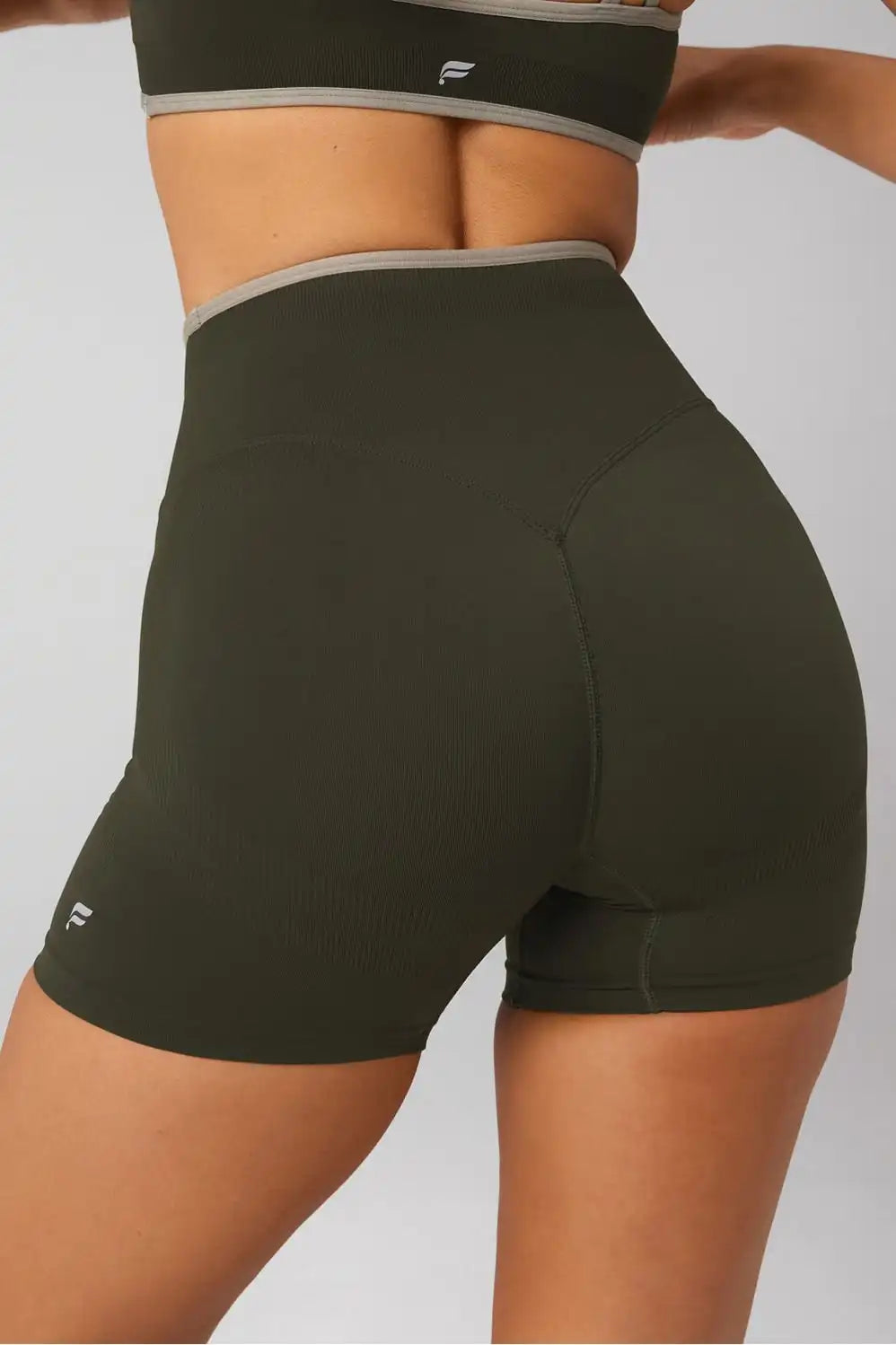 Seamless Scrunch Short 4"