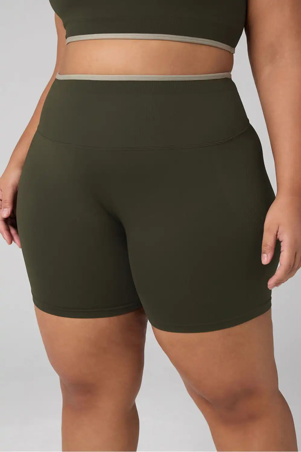 Seamless Scrunch Short 4"