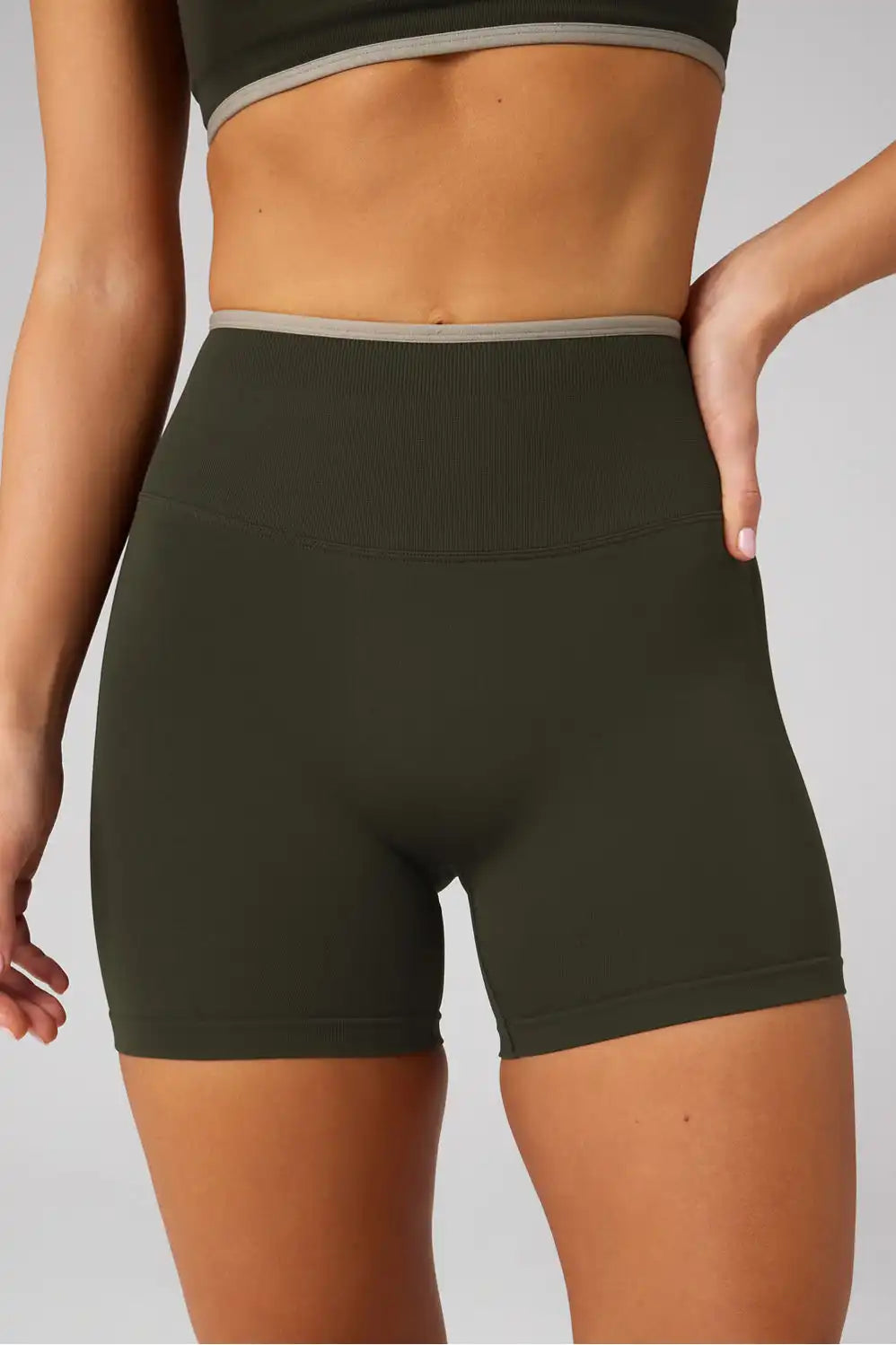 Seamless Scrunch Short 4"