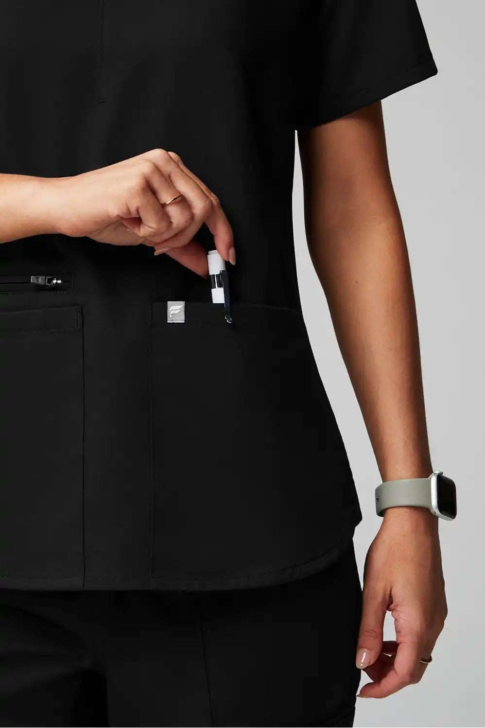 Mode 4-Pocket Scrub Top